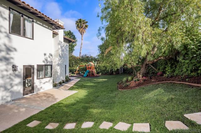 2815 Santa Fe Vista Ct, Encinitas CA: https://media.crmls.org/mediaz/e24ae07e-1eb9-40f0-97f5-0b2cd860b3a2.jpg