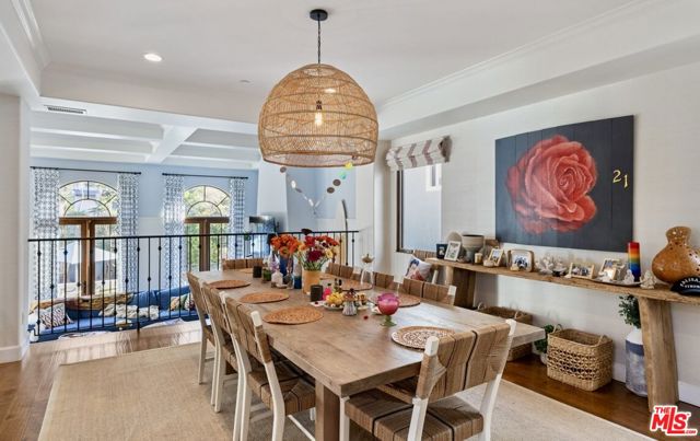 17 Privateer Street, Marina del Rey CA: https://media.crmls.org/mediaz/e24aea92-d1d7-4480-af3b-b1226c73c420.jpg