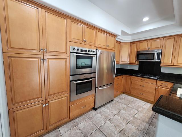 Detail Gallery Image 6 of 43 For 8597 via Mallorca #F,  La Jolla,  CA 92037 - 2 Beds | 2/1 Baths