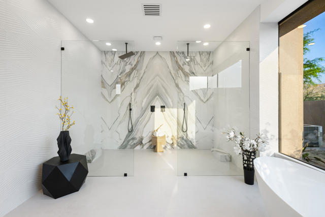 160 Kiva Drive, Palm Desert CA: https://media.crmls.org/mediaz/e24b6529-0e6d-4673-b42e-097e60caa2e4.jpg