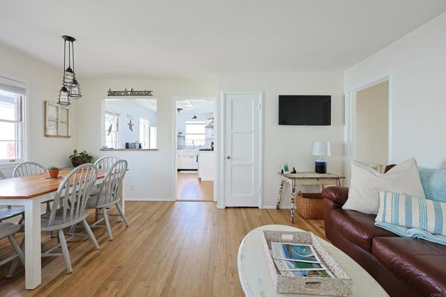 Detail Gallery Image 7 of 48 For 417 5th St, Coronado,  CA 92118 - 3 Beds | 2 Baths