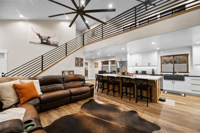 47145 Skyview Drive, Big Bear CA: https://media.crmls.org/mediaz/e24be9fe-896c-4b12-a43e-9f188b542f7f.jpg