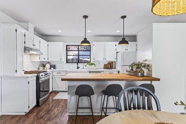 3049 Sunrise Circle, Marina CA: https://media.crmls.org/mediaz/e24c6f72-1101-443b-8fe2-e2435318c224.jpg