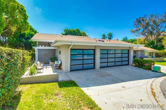 2223 Caminito Preciosa Sur, La Jolla CA: https://media.crmls.org/mediaz/e24cd6b8-1f1f-418b-aeec-f8cc109ff571.jpg
