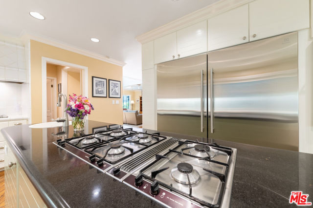 4722 Noeline Avenue, Encino CA: https://media.crmls.org/mediaz/e24cd791-ab69-43bf-b853-8335444483f1.jpg