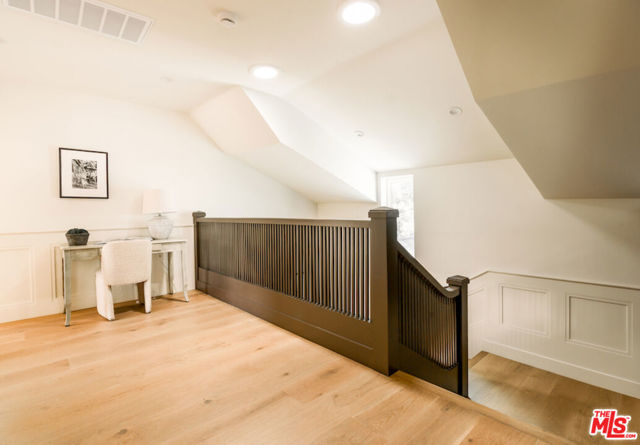 1432 Kellam Avenue, Los Angeles CA: https://media.crmls.org/mediaz/e24d1cd5-2dd9-4746-8f07-512a0791e8eb.jpg