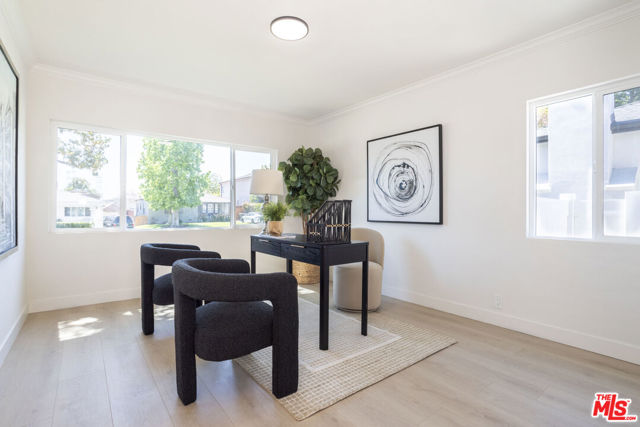 824 N Lima Street, Burbank CA: https://media.crmls.org/mediaz/e24d67f0-fb4f-4002-b5f2-8098e010d63e.jpg