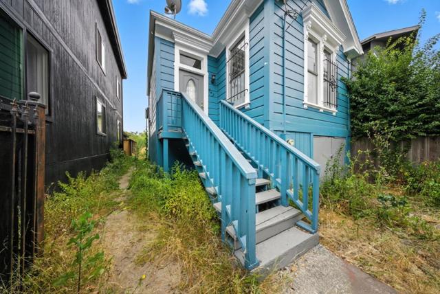 943 26th Street, Oakland CA: https://media.crmls.org/mediaz/e24dd13e-ed1d-4027-885c-1407050c335c.jpg