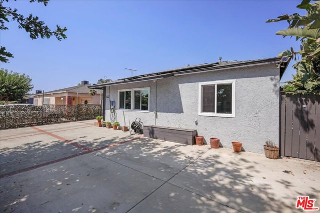 7427 Cleon Avenue, Sun Valley CA: https://media.crmls.org/mediaz/e24dde3b-0640-401f-a2b5-31335dfb18c4.jpg