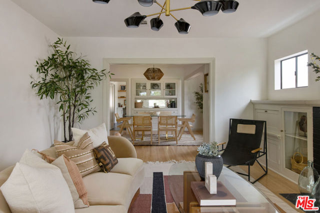 5361 Oakland Street, Los Angeles CA: https://media.crmls.org/mediaz/e24e31b6-798a-430b-a53b-b957fd73a3e9.jpg