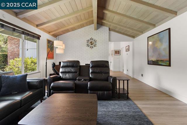 2027 Mohawk Dr, Pleasant Hill CA: https://media.crmls.org/mediaz/e2500526-dd31-4686-8d49-feeb6ce029a3.jpg