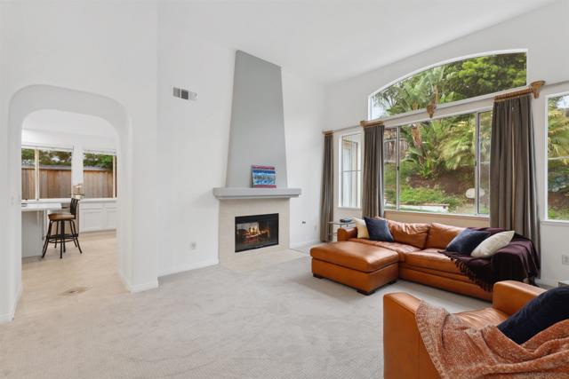 6660 Curlew Ter, Carlsbad CA: https://media.crmls.org/mediaz/e2508ffc-965d-41b3-934f-0b6bd085da60.jpg