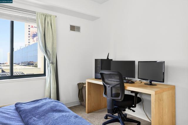 988 Franklin St, Oakland CA: https://media.crmls.org/mediaz/e250c7e1-e83f-4eaf-a14e-7b6dbf7a92e7.jpg