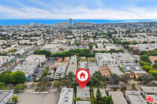 1127 15th Street, Santa Monica CA: https://media.crmls.org/mediaz/e250e4f0-47e9-4ff6-92fd-7d918bef153b.jpg