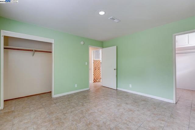 723 Apgar St, Oakland CA: https://media.crmls.org/mediaz/e251082e-92df-4760-aab1-d0f0fd3e90a3.jpg