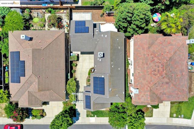 2743 Cathedral Cir, Brentwood CA: https://media.crmls.org/mediaz/e2510f05-a1b5-47f0-9a95-702272cac2bf.jpg