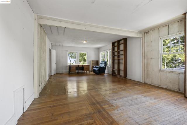 1001 Cragmont Ave, Berkeley CA: https://media.crmls.org/mediaz/e25130f6-703f-4442-8703-b3ddd42c09b6.jpg