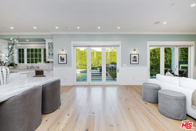4402 Ledge Avenue, Toluca Lake CA: https://media.crmls.org/mediaz/e25140c4-f36b-44c8-8cc6-9b16c4f0aa8c.jpg