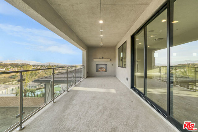 11848 N Hillsborough Lane, Porter Ranch CA: https://media.crmls.org/mediaz/e2514dbe-00ce-45f1-9a3c-904f83929875.jpg