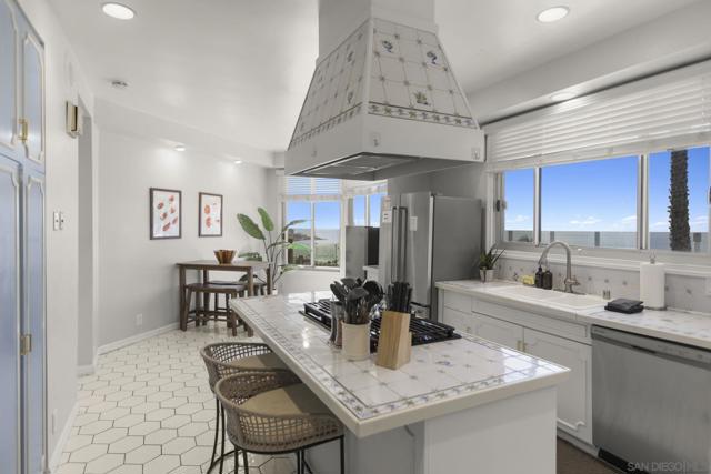 8390 Prestwick Dr, La Jolla CA: https://media.crmls.org/mediaz/e2517065-08ea-4ea2-8cf7-6c1b3f6ae8bd.jpg