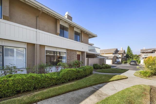 11883 Timaru Way, San Diego CA: https://media.crmls.org/mediaz/e251783a-aa56-41bc-a0c1-a4cc71b46384.jpg
