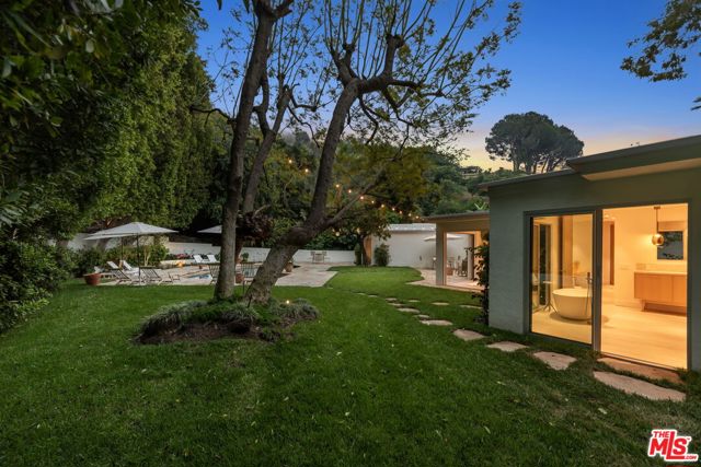 9451 Hidden Valley Place, Beverly Hills CA: https://media.crmls.org/mediaz/e251a909-7180-417d-93e5-2ae7329c7220.jpg