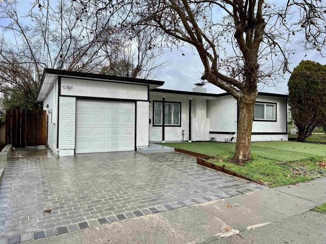2847 Avon, Concord CA: https://media.crmls.org/mediaz/e2530e7d-70ea-4a24-8a5d-0d4edc0be966.jpg