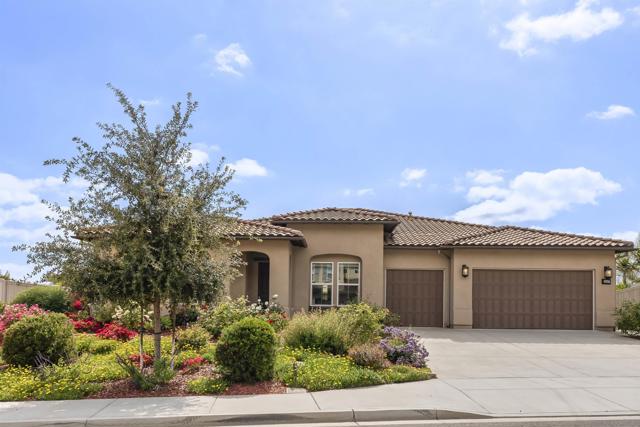1417 Apex Place, Escondido CA: https://media.crmls.org/mediaz/e2531b43-1401-4914-b385-75caec65773b.jpg