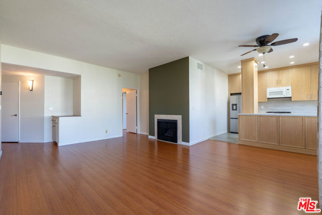 5135 Zelzah Avenue, 305 photo 6