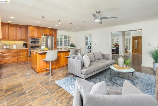 Image 24 of 59 For 3237 Vera Cruz Dr