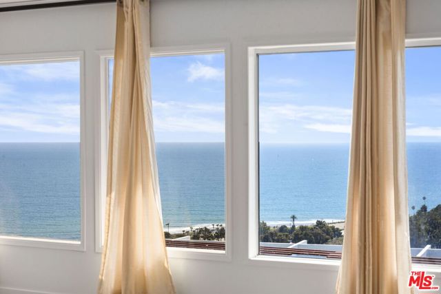 18461 Clifftop Way, Malibu CA: https://media.crmls.org/mediaz/e253c924-9b80-4b7c-8c08-c3f1d191d106.jpg