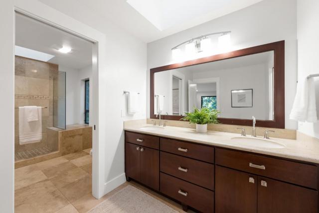 21 Valley Oak Street, Portola Valley CA: https://media.crmls.org/mediaz/e254019d-5134-460e-9791-82fb51fdc599.jpg