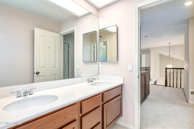 3041 Three Springs Drive, Westlake Village CA: https://media.crmls.org/mediaz/e2549638-00cf-4f13-b01d-9894d6405328.jpg