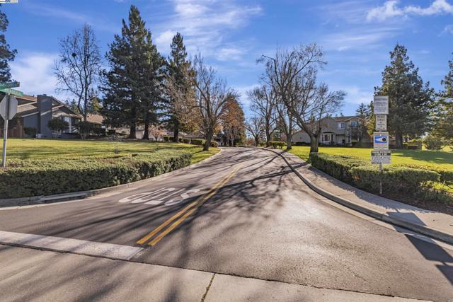 636 Praderia Cir, Fremont CA: https://media.crmls.org/mediaz/e255971e-2320-42c5-9409-8af2764f3d11.jpg