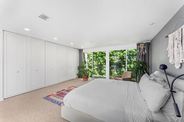 2315 Avenida De La Playa, La Jolla CA: https://media.crmls.org/mediaz/e2561ba2-7071-4ef5-a073-6d08a3029ed4.jpg