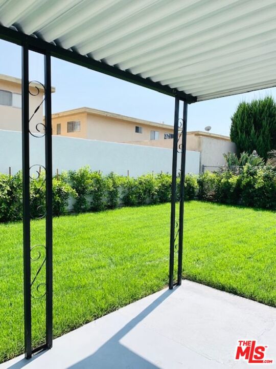 5630 Vantage Avenue, Valley Village CA: https://media.crmls.org/mediaz/e256670f-608b-4e44-8ef6-8e420bd21996.jpg