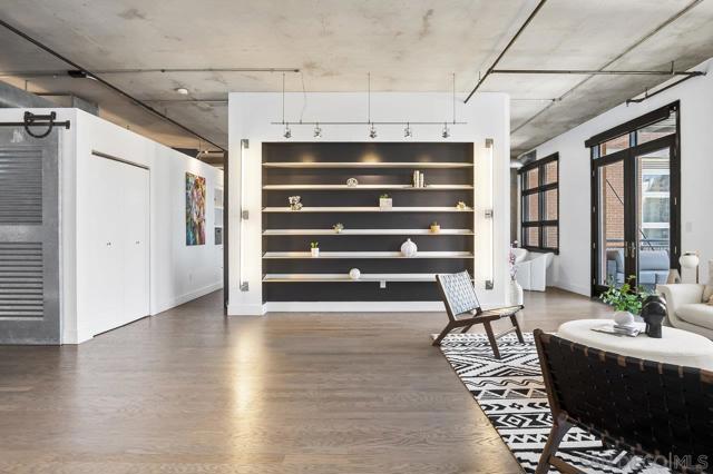 877 Island Ave, San Diego CA: https://media.crmls.org/mediaz/e2569df4-bc21-4fff-8a28-bb4f27bf222d.jpg