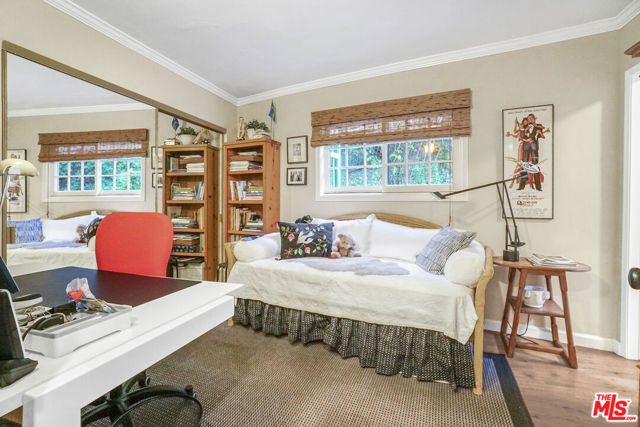 9420 Eden Drive, Beverly Hills CA: https://media.crmls.org/mediaz/e25709e0-d538-4b6c-b87a-c5a418b84d48.jpg