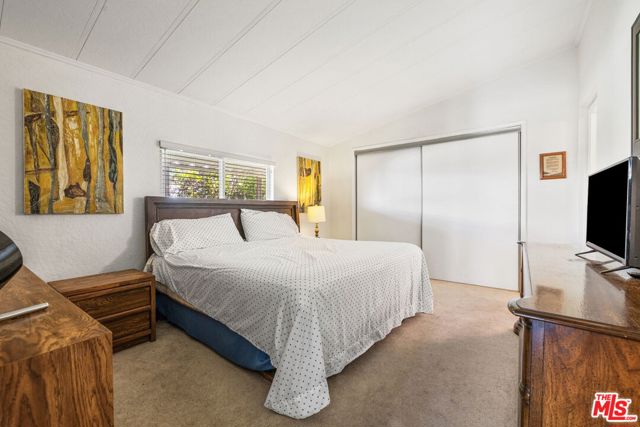 74711 Dillon Road, Desert Hot Springs CA: https://media.crmls.org/mediaz/e25792e2-fcac-48e5-b86e-4db3cc37a6df.jpg