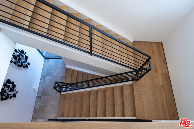 8356 W 4th Street, Los Angeles CA: https://media.crmls.org/mediaz/e25793ef-6099-4795-ab69-188ba70c5eef.jpg