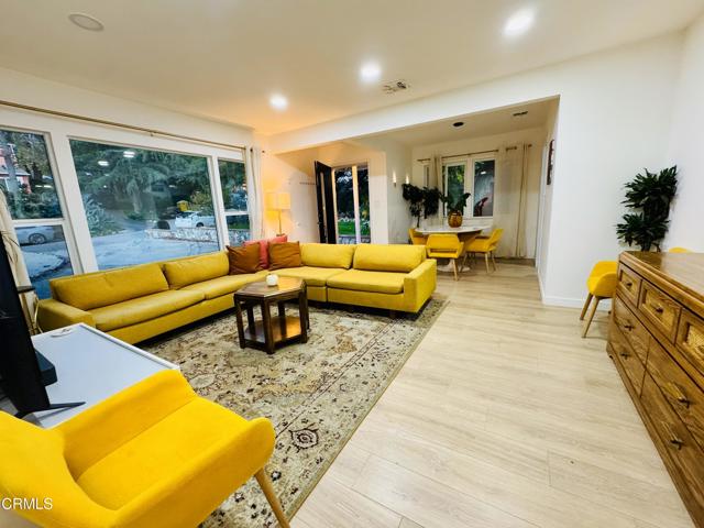 Detail Gallery Image 4 of 20 For 1086 Hollygrove Ln, Altadena,  CA 91001 - 4 Beds | 2 Baths