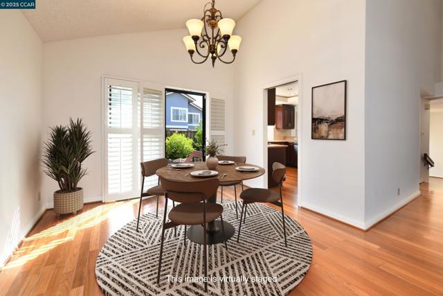 319 Oak Glen Ct, Martinez CA: https://media.crmls.org/mediaz/e2581761-0312-4431-91a8-a2da2c6ca336.jpg