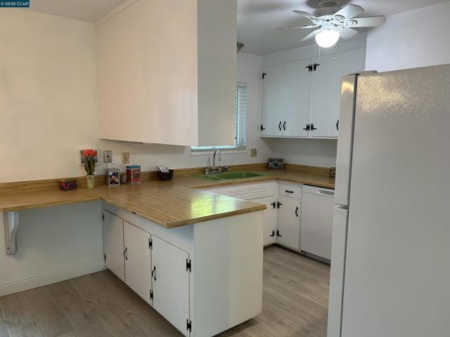 826 Veale, Martinez CA: https://media.crmls.org/mediaz/e25826a6-5e3f-400a-87ba-faace6e597ea.jpg