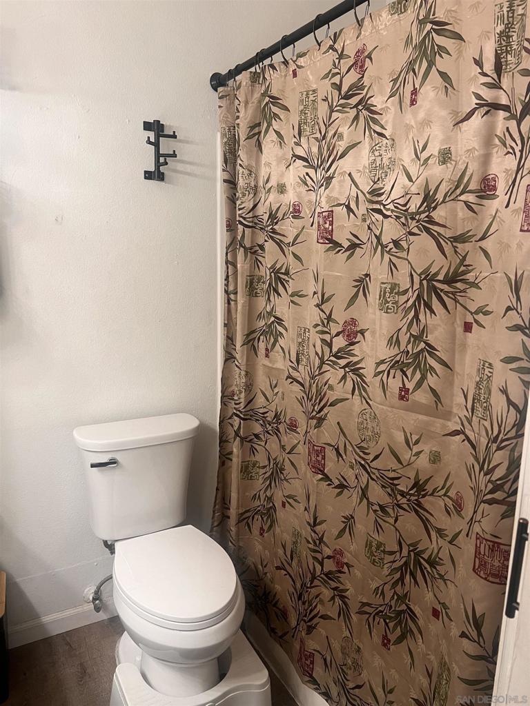 https://media.crmls.org/mediaz/e25878fd-832a-4dc7-b33d-023fd5534e21.jpg?preset=X-Large