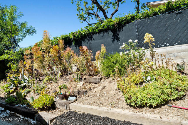 4809 Dunman Avenue, Woodland Hills CA: https://media.crmls.org/mediaz/e258aa3e-83b6-45d0-a5c0-45e10680575c.jpg