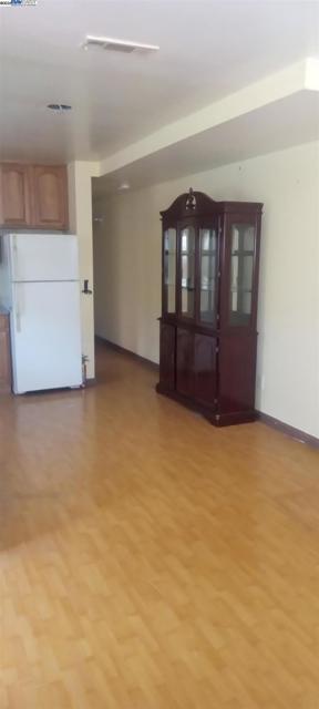1059 Santa Clara Ave, Alameda CA: https://media.crmls.org/mediaz/e2591535-d768-4d1e-8d75-2b43044d4d77.jpg