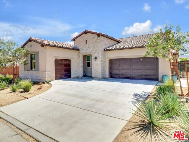 81921 Fiori Del Deserto Drive, La Quinta CA: https://media.crmls.org/mediaz/e2596901-6168-497e-bf3a-5d6630b53615.jpg