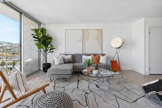 1 Kelton Ct, Oakland CA: https://media.crmls.org/mediaz/e25a0cb3-2145-43a2-b7e1-acf0572fef16.jpg