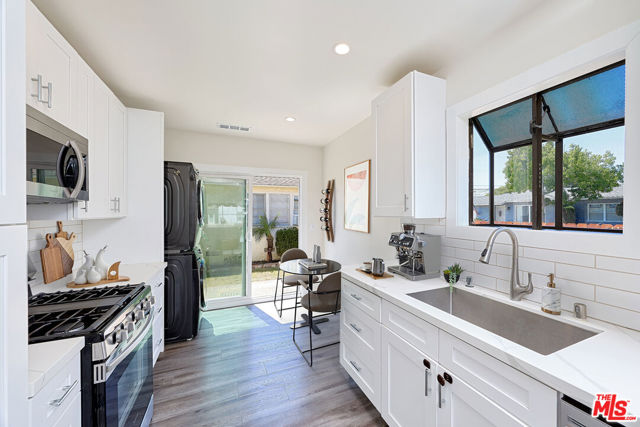 3653 Falcon Avenue, Long Beach CA: https://media.crmls.org/mediaz/e25b306e-7789-4fdf-a896-6c020fcdf73b.jpg