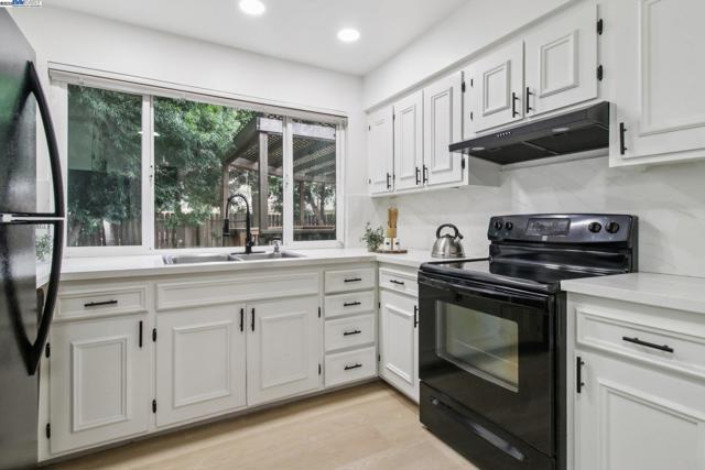 16045 Via Cordoba, San Lorenzo CA: https://media.crmls.org/mediaz/e25b4a5f-7bf4-403c-a5f1-9777dd2c208d.jpg